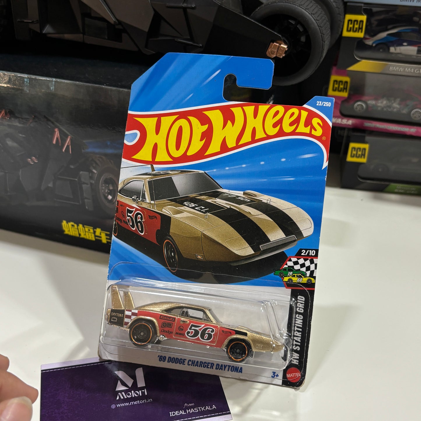 Hot Wheels 1969 Dodge Charger Daytona 1:64 Mainline Imported