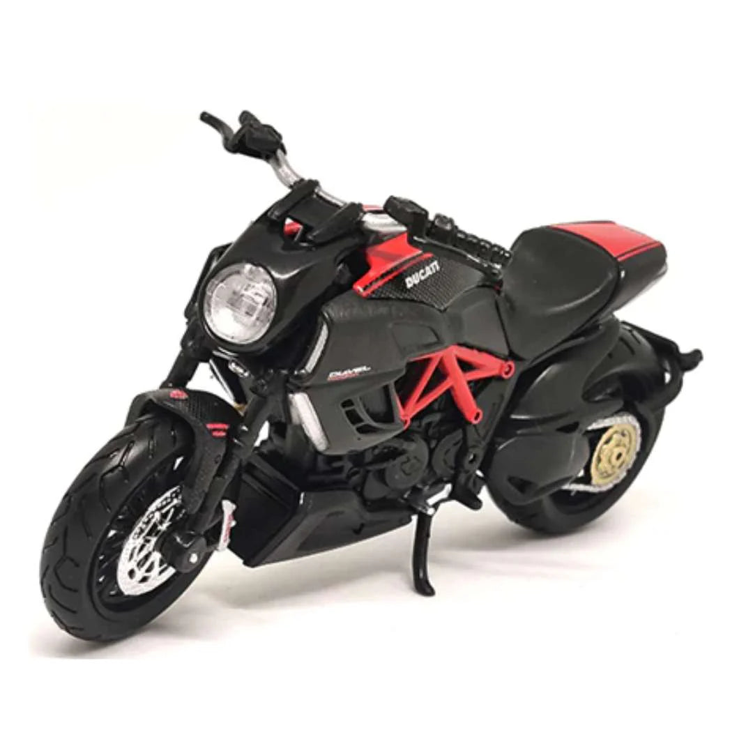 Maisto 1:18 Ducati Diavel Carbon Diecast Bike