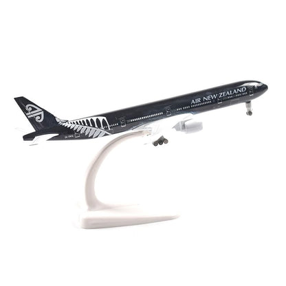 Air New Zealand Boeing 777 1:200 Scale Diecast Airplane Model (20cm)