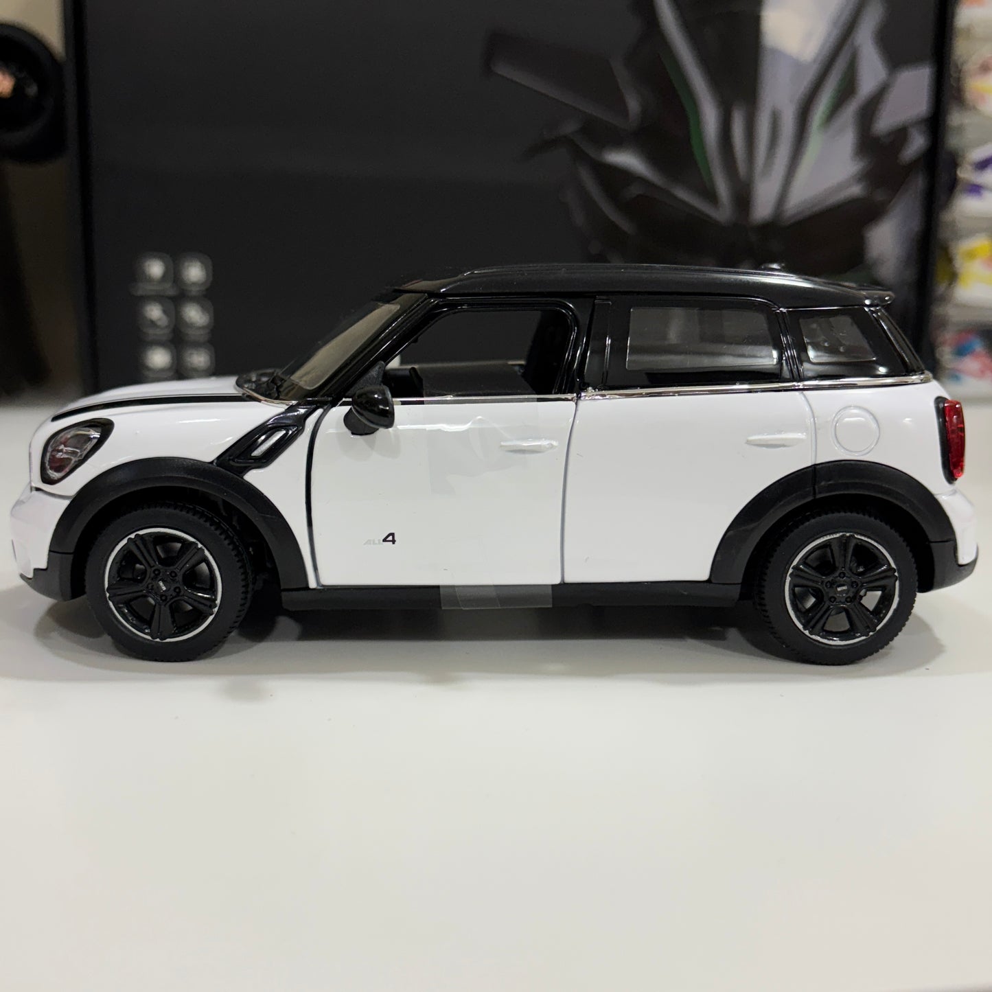 MINI Cooper S Countryman 1:24 Official Die Cast Scale Model Car