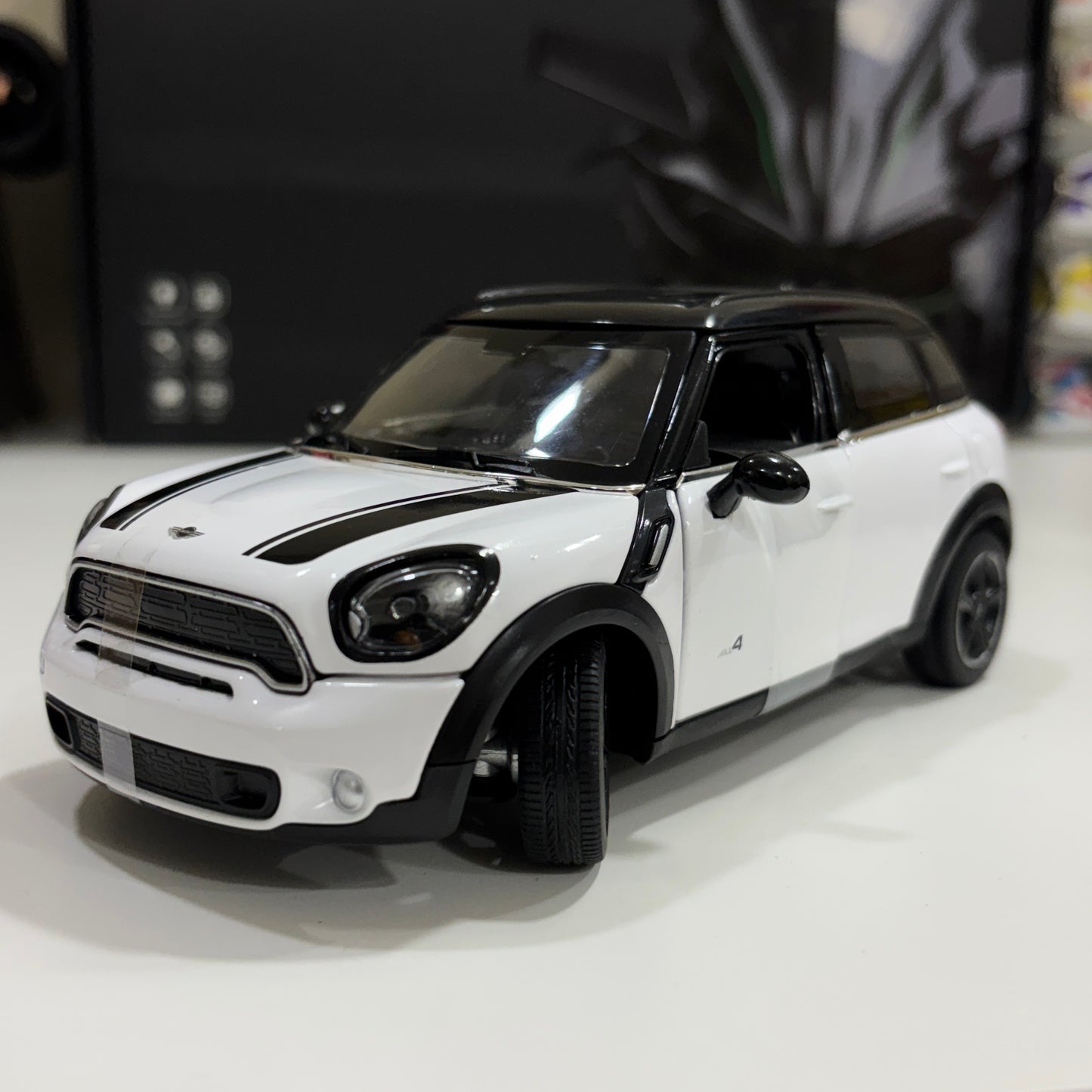 MINI Cooper S Countryman 1:24 Official Die Cast Scale Model Car