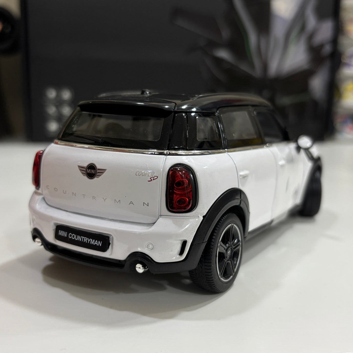 MINI Cooper S Countryman 1:24 Official Die Cast Scale Model Car