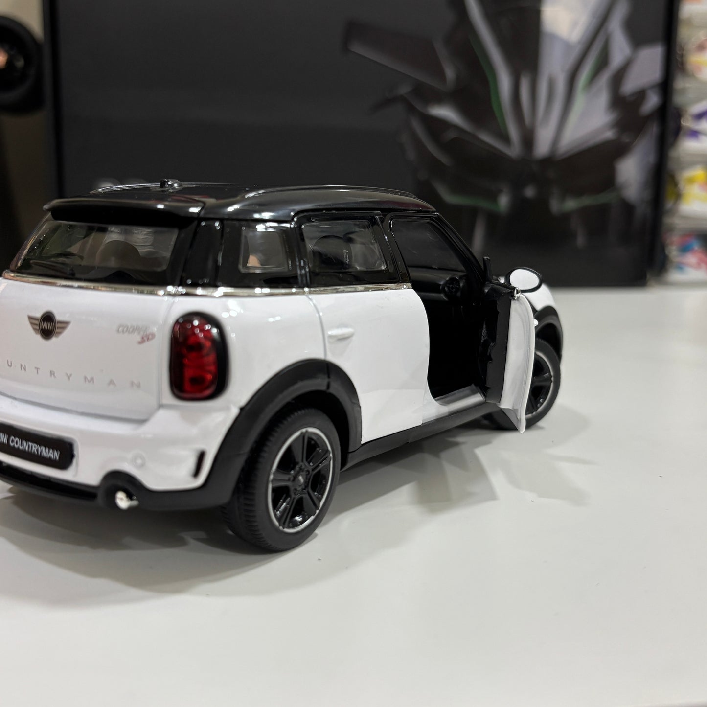 MINI Cooper S Countryman 1:24 Official Die Cast Scale Model Car