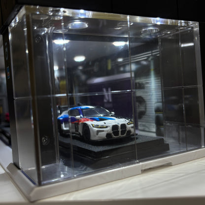 Electric Motorized Garage Diorama | Automatic Opening, LED Lights & Voice Control | 1:64 Diecast Display | USB & Battery Powered