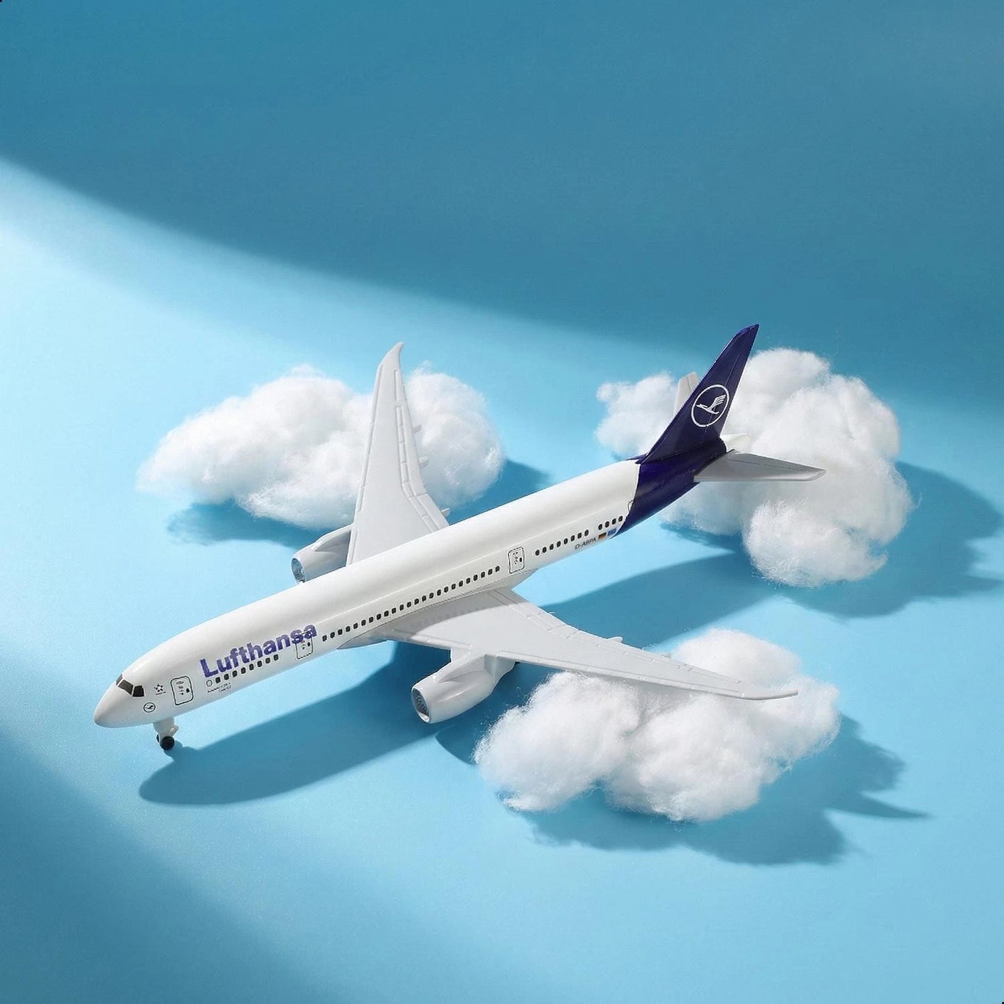 Lufthansa Boeing 777 Dreamliner 1:200 Scale Diecast Airplane Model (20cm)